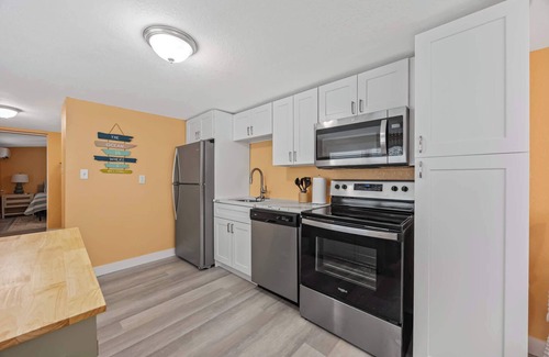 Port Canaveral Apartment | Cocoa Beach Hideaway – 1BR, Walk to the Sand