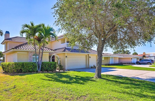 Cocoa Isles Country Club Cottage | Cocoa Beach Studio ~ 2 Mi to the Sandy Shore!