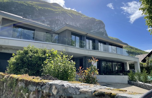 Veyrier-du-Lac Apartment | Cocon Moderne Neuf Entre lac et Montagne. Une vue Imprenable sur le Lac D'annecy