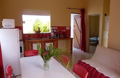 Dubedou House | Coconut tree - quiet place, equipped house, saltwater pool