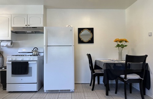 East Beach Apartment | CocoVillaSB Apartment #4