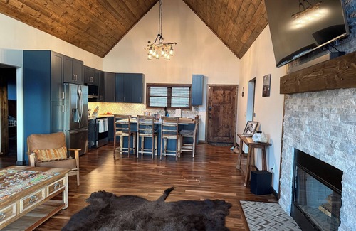 Wapiti House | Cody WY Yellowstone Luxury Mountain Escape - 3 Bed 2 Ba Amazing Mountain Views