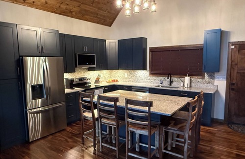 Wapiti House | Cody WY Yellowstone Luxury Mountain Escape - 3 Bed 2 Ba Amazing Mountain Views