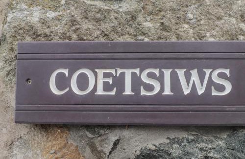 Dinas House | Coetsiws