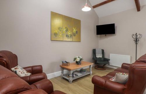 Dinas House | Coetsiws