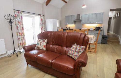 Dinas House | Coetsiws