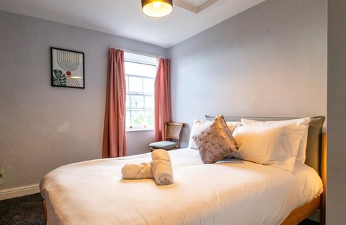 Clifton House | Cohost Partners | 4BR/2BA | Free Parking | WiFi