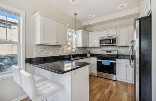 East Isles House | Colfax Flat 5BR 3.5BA Apartment near Uptown