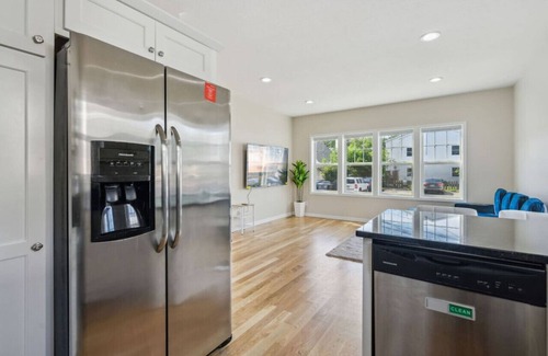 East Isles House | Colfax Flat 5BR 3.5BA Apartment near Uptown