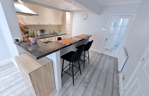 Hendon Apartment | Colindale Retreat, 3 Bedroom, Sleeps up to 6,