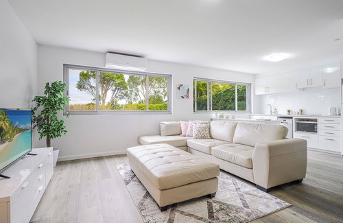 Collaroy House | Collaroy 3Br Beach Home with Large Pool Ground Floor