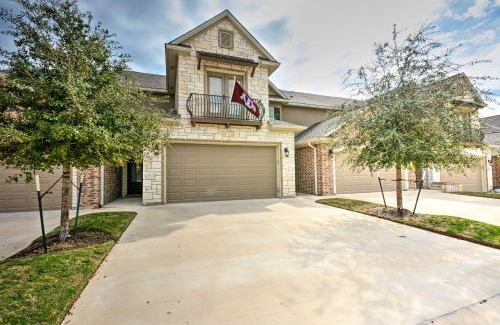 College Station House | College Station Townhouse with Private Patio