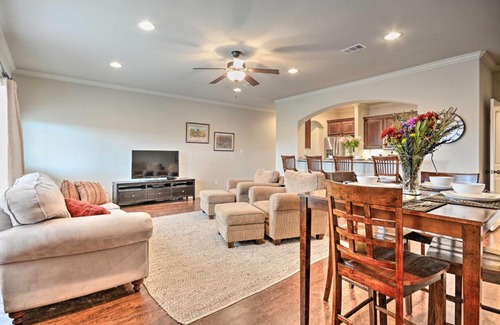 College Station House | College Station Townhouse with Private Patio