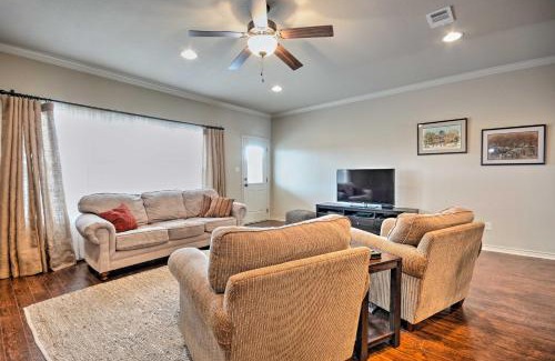 College Station House | College Station Townhouse with Private Patio