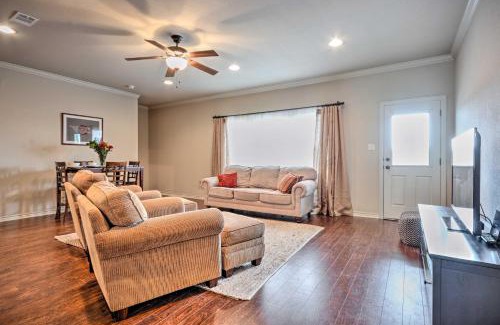 College Station House | College Station Townhouse with Private Patio