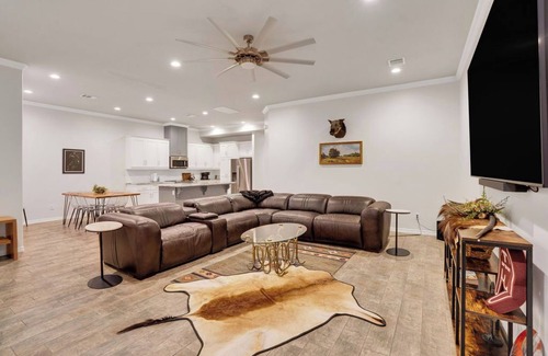 Wellborn House | College Station Gem EV Charger Near A&M