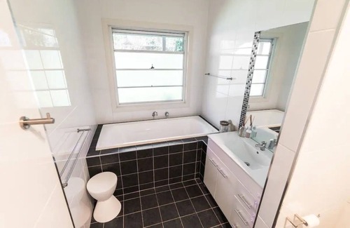 Mollymook House | Collers Coastal Charm