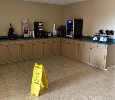 Collins Hotel | COLLINS INN & SUITES