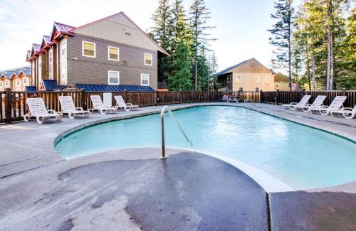 Government Camp Apartment | Collins Lake #95