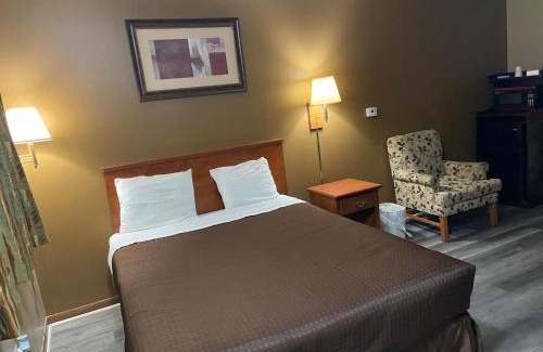 Dyersville Hotel | Colonial Inn