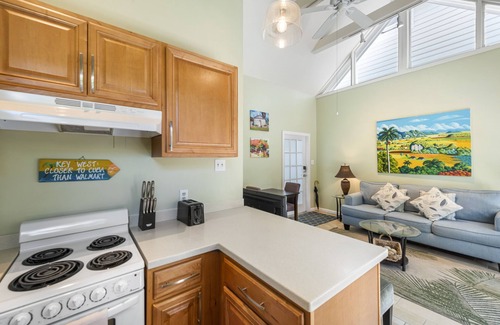 Old Town Cottage | COLONY CALYPSO - A quaint 1 Bedroom Cottage just two blocks to Duval