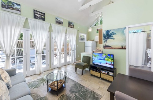 Old Town Cottage | COLONY CALYPSO - A quaint 1 Bedroom Cottage just two blocks to Duval