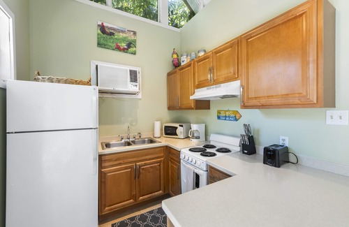 Old Town Cottage | COLONY CALYPSO - A quaint 1 Bedroom Cottage just two blocks to Duval