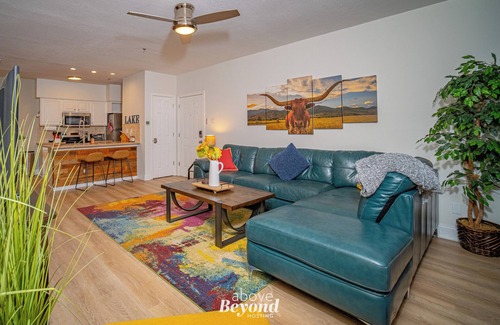 Highland Lake Estates Condo | Color Pop by the Pool