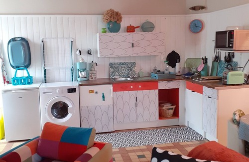 Roz-sur-Couesnon Apartment | Colourful cosy apartment close to Mont Saint Michel