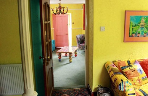 Lydney House | Colourful Forest of Dean Pikehouse