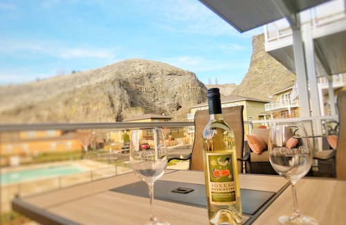 Quincy House | !Columbia Canyon Poolside Paradise! Book now for summer! UNLIMITED FREE GOLF!