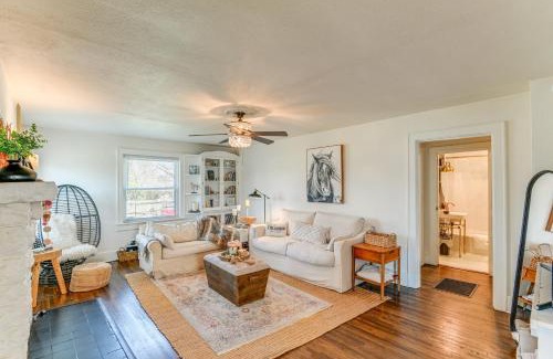 Columbia House | Columbia Cottage with Patio 1 Mi to Downtown!