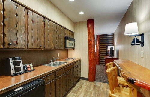 Columbia Hotel | Columbia's Charming Getaway: Rustic Suites with Heated Pools | 2 Units