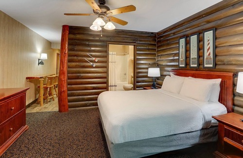 Columbia Hotel | Columbia's Charming Getaway: Rustic Suites with Heated Pools | 2 Units