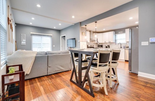 Hilltop House | Columbus Vacation Rental about 4 Mi to Downtown!