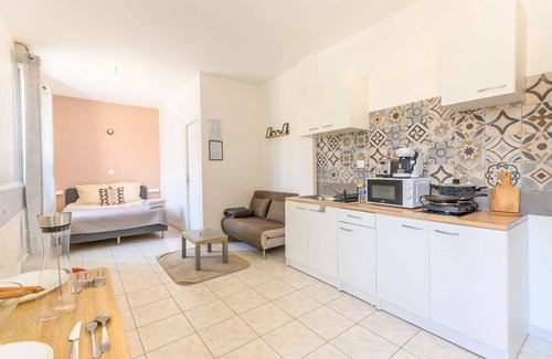 Tremblay-les-Gonesse Apartment | Come and discover the cocoon of l'impasse in Tremblay en France with our Deluxe studio!