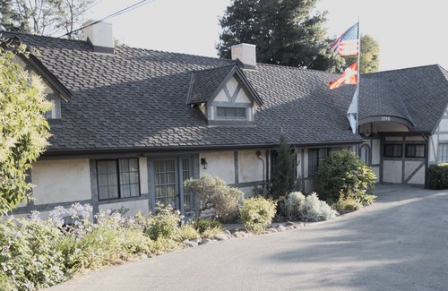 Solvang House | Come Be Our Guests at The Solvang Dolphin House "Delfin Huset"