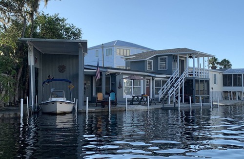 Homosassa House | Come call ‘The Scallop Shack Vacation Club’ home! A true WATERFRONT retreat!