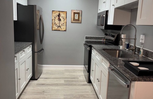 Woodbridge Condo | Come Enjoy B-Town Bungalow near IU and more! 3-bed 2-bath Bloomington Condo!