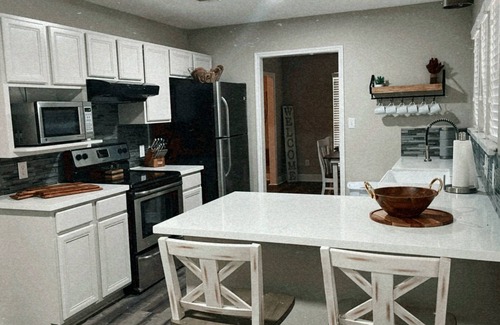 Oakhurst House | Come relax at this beautiful Livingston lake front!