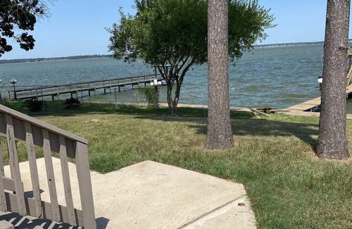 Oakhurst House | Come relax at this beautiful Livingston lake front!