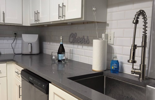 Central Business District Apartment | Come stay at our Horizon Hideaway. A modern downtown studio.