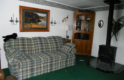 Cleveland Cottage | Come to Camp 312 Drive 2 on Oneida Lake for Relaxing Summer Fun.3bd