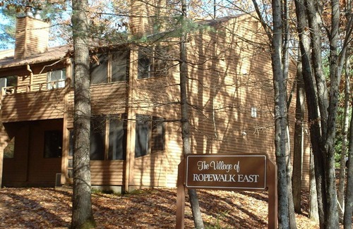 Plymouth Resort | Come visit New Hampshire lakes, mountains and hike, swim, and golf.