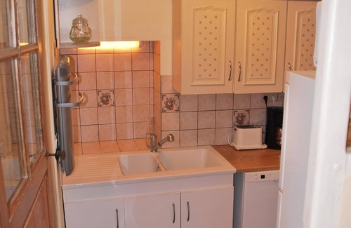 Semur-en-Auxois House | COMFORT air-conditioned house with garden, terrace in Medieval City in Burgundy