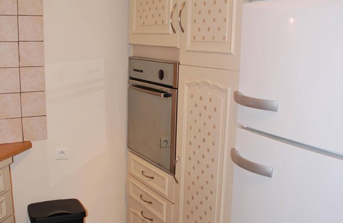 Semur-en-Auxois House | COMFORT air-conditioned house with garden, terrace in Medieval City in Burgundy