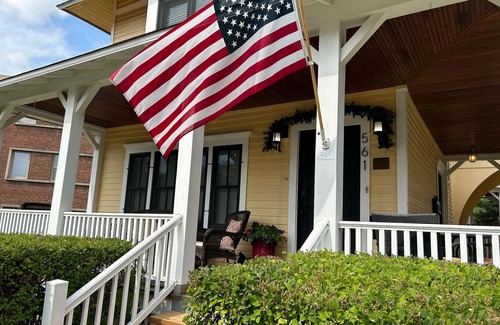 Summit Hill Condo | COMFORT and CHARM - Stay in St. Paul's FAVORITE rental in historic Summit Hill!