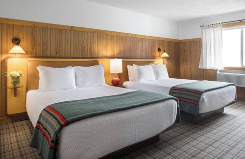 Jackson House | Comfort and Convenience! 2 Comfortable Units, Onsite Pool, Free Parking