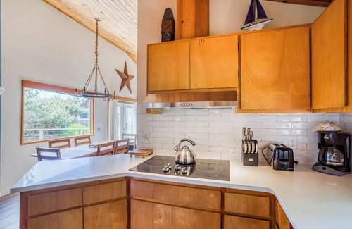 Sandpiper Village House | Comfort and Privacy in Waldport’s Sandpiper Neighborhood!