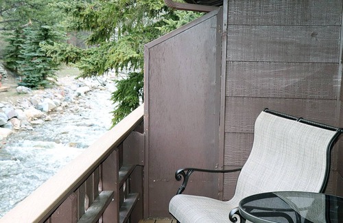 Estes Park Condo | Comfort and Style in this Riverside Condo
